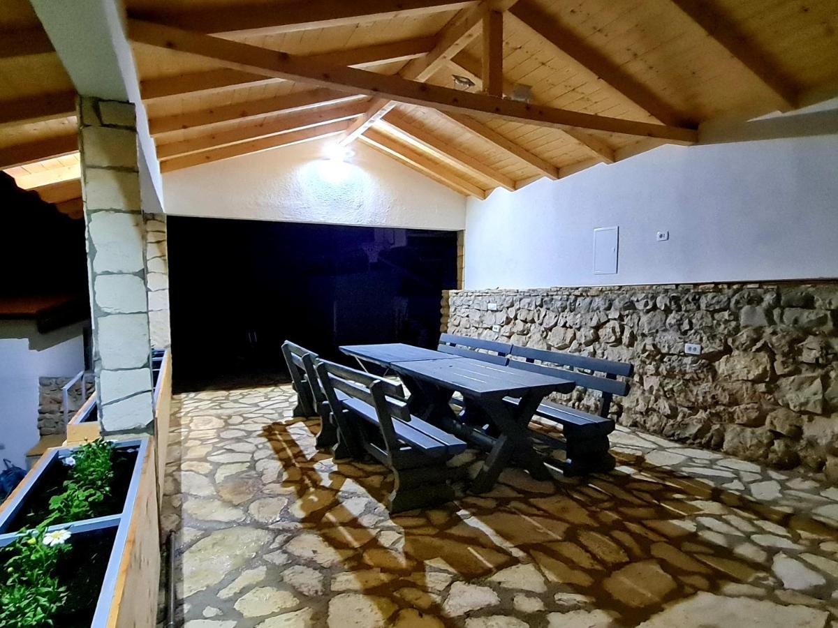 Vila Maslina Apartments Mit Pool Und Garten Nahe Am Strand Tucepi Exterior photo